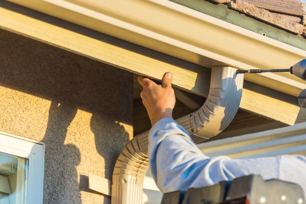 Cost of Aluminum Rain Gutter Service in Naples