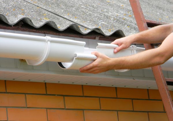 Cost of Gutter Hanging in Naples